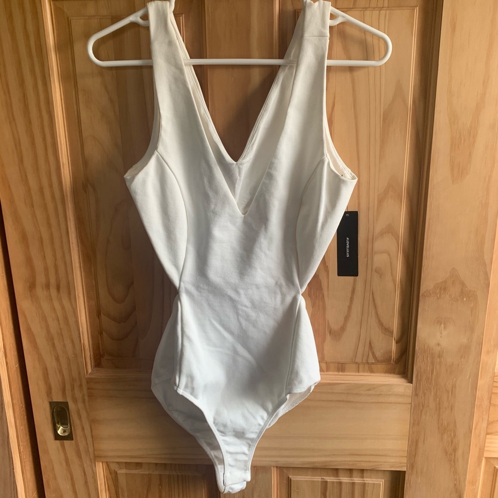 NWT Lulus white bodysuit